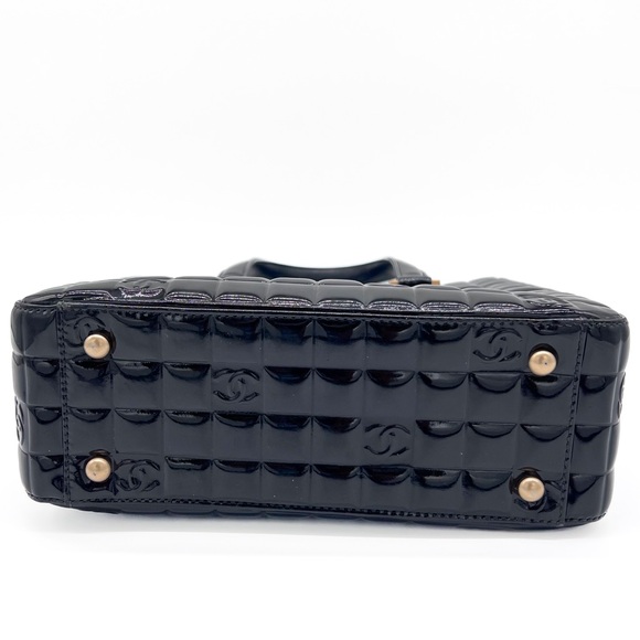 CHANEL Chocolate Bar Black Patent Leather Tote Bag - Picture 7 of 17